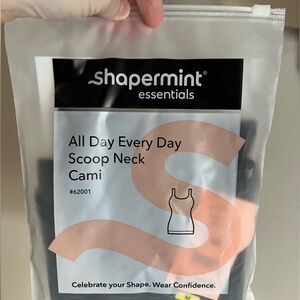 BNIB - Shapermint Essentials All Day Every Day Scoop Neck Cami SZ M